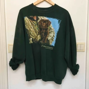  - Tjocktröja inköpt på Beyond Retro för längesen. Möts upp i centrala sthlm annars tillkommer frakt 🐶 