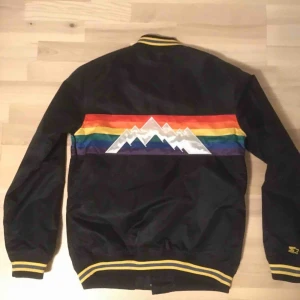 Burton jacka  - Burton X jacka, knappt använd! Unisex, Skulle säga S i herr, M i dam.  Frakt inkluderat 💕 