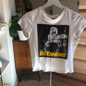  - Najs T-shirt som inte längre kommer till användning :) 