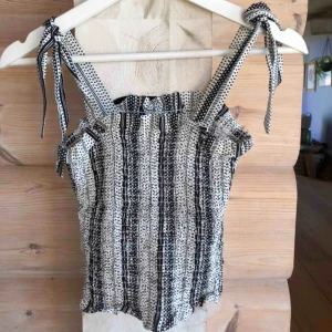  - Så gulligt mönstrat linne som tyvärr blivit för litet /: