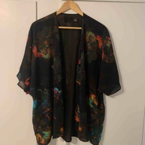  - Vacker kaftan från h&m, använd sparsamt. 