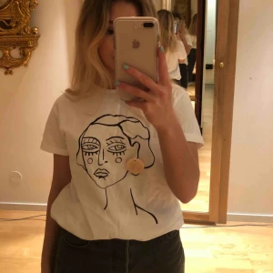  - Jätte söt t-shirt från Mango som endast är använd 1 gång❣️pris går att diskutera