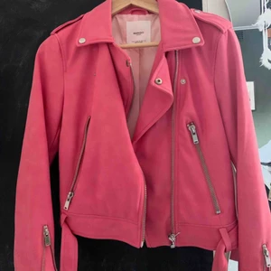  - Rosa skinnjacka från MANGO Använd ca 2 gånger så mycket bra skick  