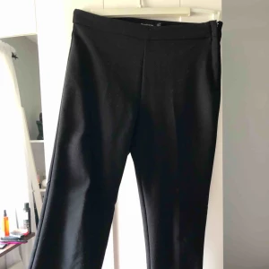  - Svarta superfina kostymbyxor 