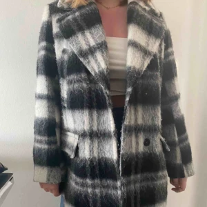  - Säljer min fina vinterjacka ifrån H&M. Super bra o varm!❤️