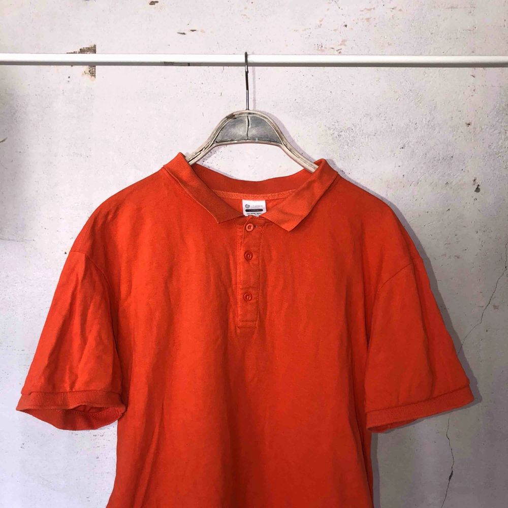 Härlig orange pikétröja 🧡. T-shirts.