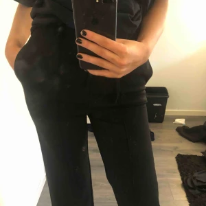  - Byxor från Bikbok. Aldrig använda, stolek:xs, köparen står för frakt 