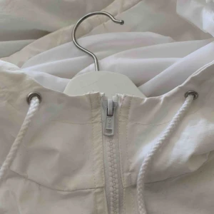  - Vind och vattentålig windbreaker ifrån carlings, använd fåtal gånger. Frakt tillkommer❤️