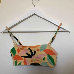  - Supersöt bikini överdel från monki som tyvärr blivit för liten för mig💕Banden är även avtagbara💕💕💕90kr med frakten inräknat i priset:) 