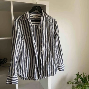  - Randig skjorta, perfekt till sommaren på stranden eller med vita jeans 😍