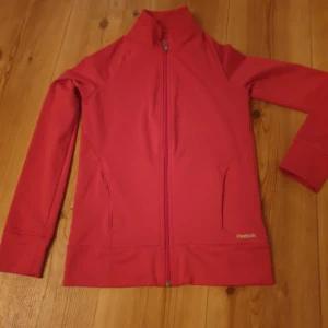Troja, Reebok,mörk rosa - Mörk rosa Reebok,nästan ny.