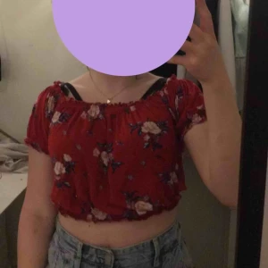  - As fin sommar topp, säljer pga att jag har tröttnat på den🙃 🌹❤️