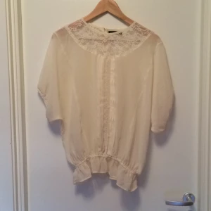  - Originalpris: 200 kr. Köparen står för frakt/tillkommande kostnader som ofta inte är mer än 40-50 kr eller mindre. Betalning via swish. 