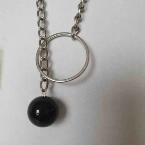  - Fint halsband! 🤩🥳 OBS! Vi kan ej garantera vilket material smycket är gjort i. Frakt ingår inte i priset. ✨