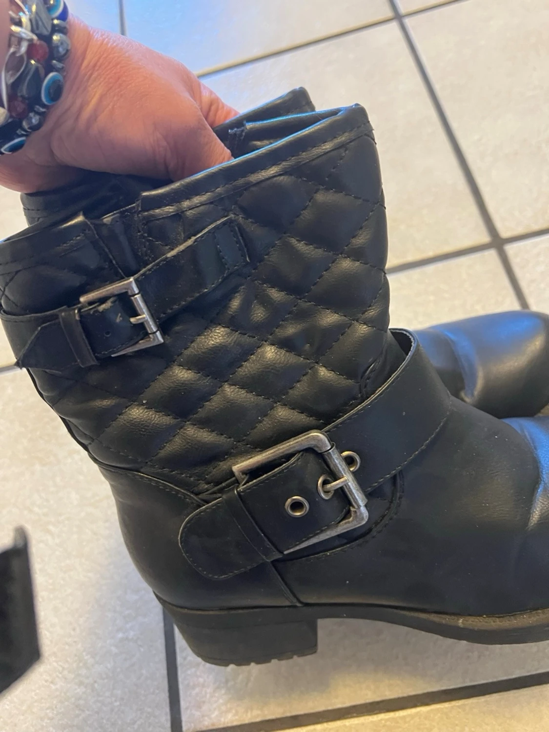 Svarta quiltade stövletter med spännen - 1
