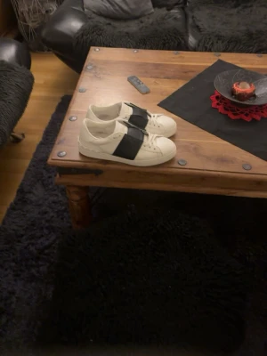 LETAR VALENTIONO OPENS stl 44 - Letar fint skick ca 2500 kr 