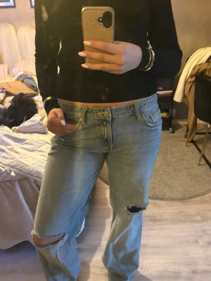 Ljusblå slitna raka jeans - Super fina zara jeans🩷