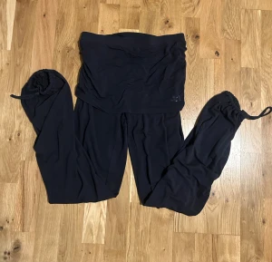 Yogapants  - Stretchiga yoga byxor storlek S. Använda två gånger men tvättade och inga slitningar. 