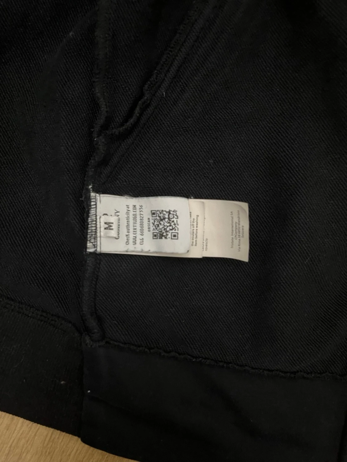 Svart hoodie med dragkedja från CP company - 5