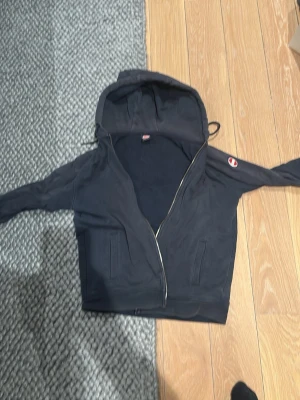 Colmar hoodie - Colmar tröja i okej skick