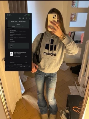 Isabel Marant hoodie - Hejj, säljer nu min Isabel Marant hoodie som är äkta (har äktahetsbevis) och den är i ett väldigt bra skick. (Därav pris). Försöker frakta samma dag som köp :)