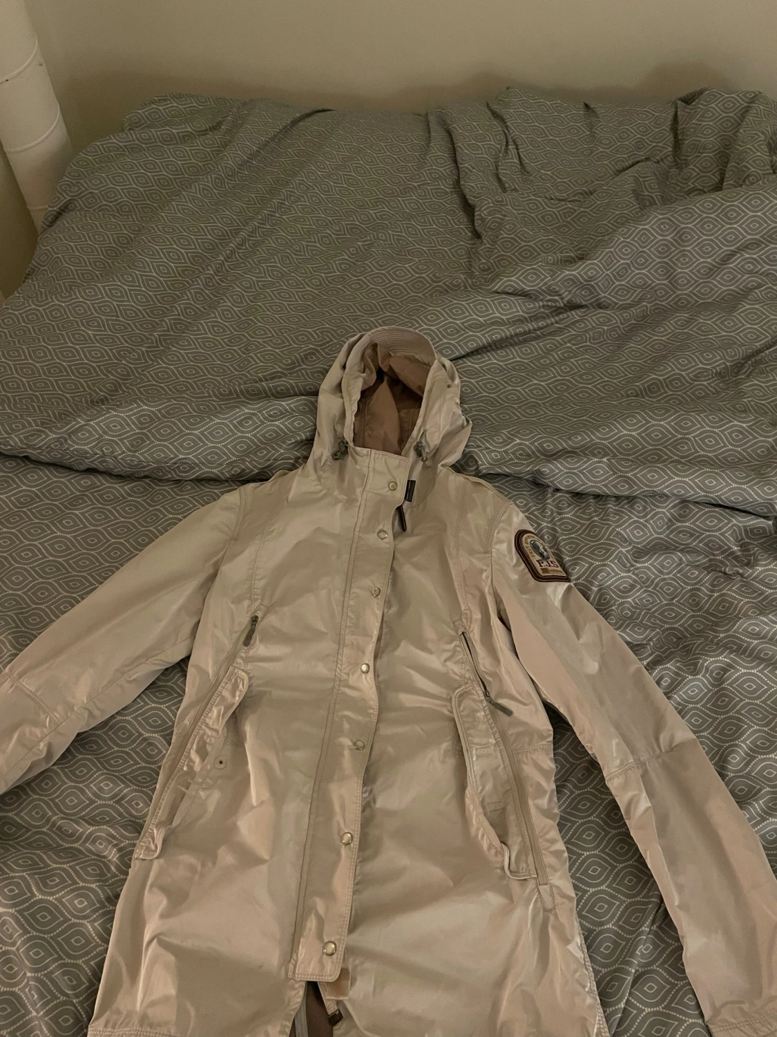 Beige vindjacka från Parajumpers S