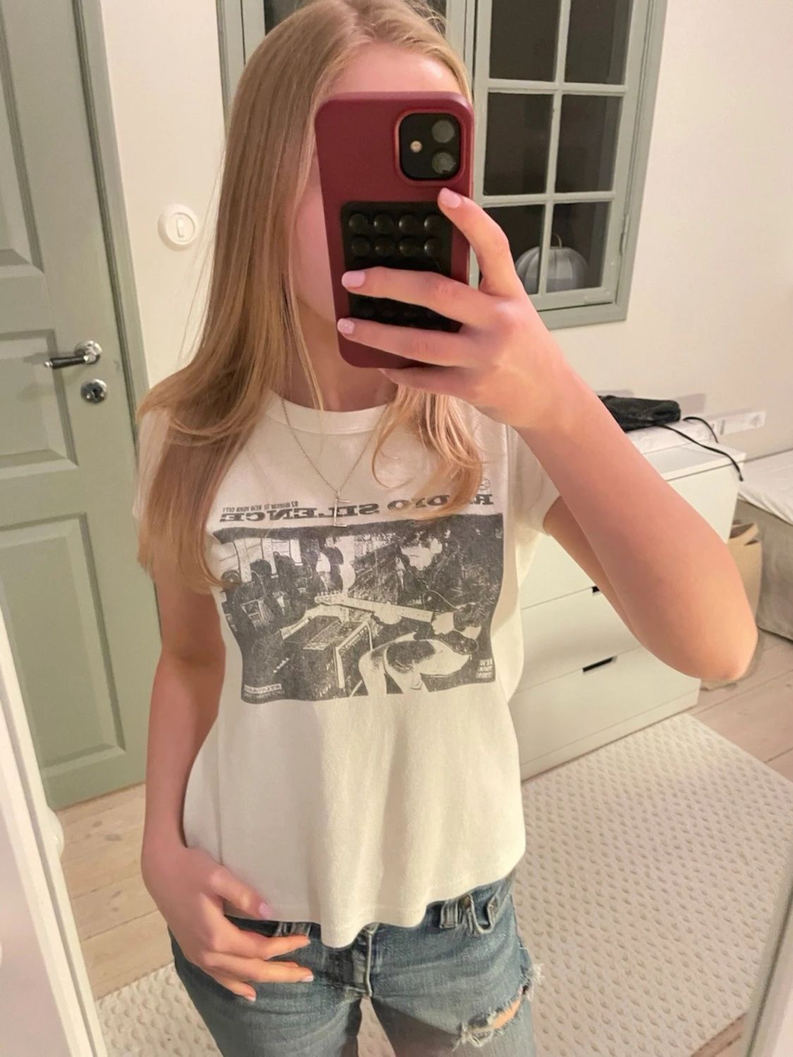 Vit t-shirt med svart tryck