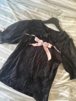 Liz lisa Blus - super söt blus medföljes med rosett! köpt för 500kr