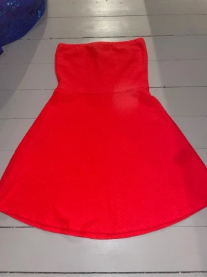 Neon rosa klänning - Neon rosa kort klänning