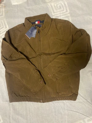 Tommy Hilfiger  - Jacka: 100% polyamid: original pris 3299kr 