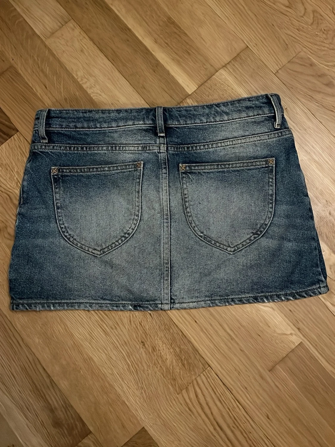 Blå jeanskjol från Mango - 1