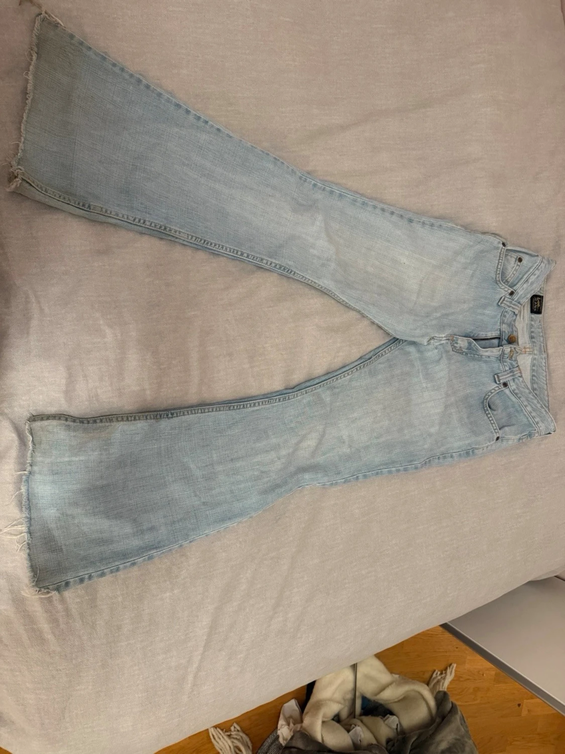 Ljusblå Lee raka jeans med rå kant - 1