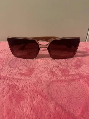 Solglasögon - Nya och oanvända