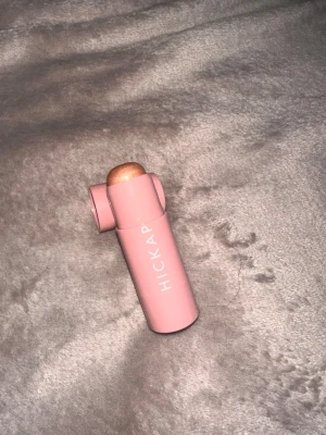 Hickap highlighter stick  - Highlighter stick från Hickap i färgen Pure Bronze. Helt oanvänd. Originalförpackning saknas. Pris går att diskuteras 