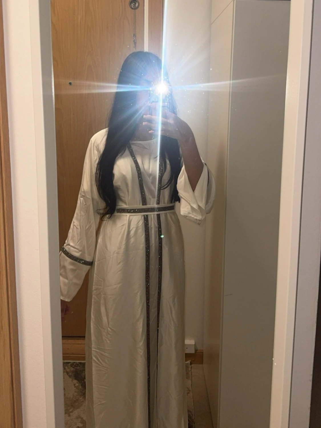 Vit abaya  - 1