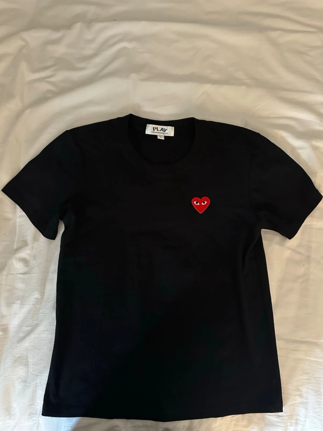 Svart Comme des Garçons PLAY t-shirt