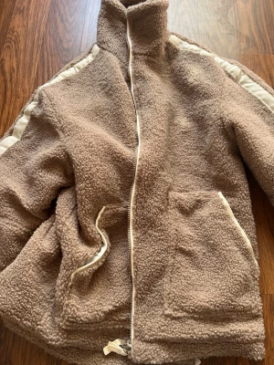 Teddy jacka - Brun beige teddy jacka
