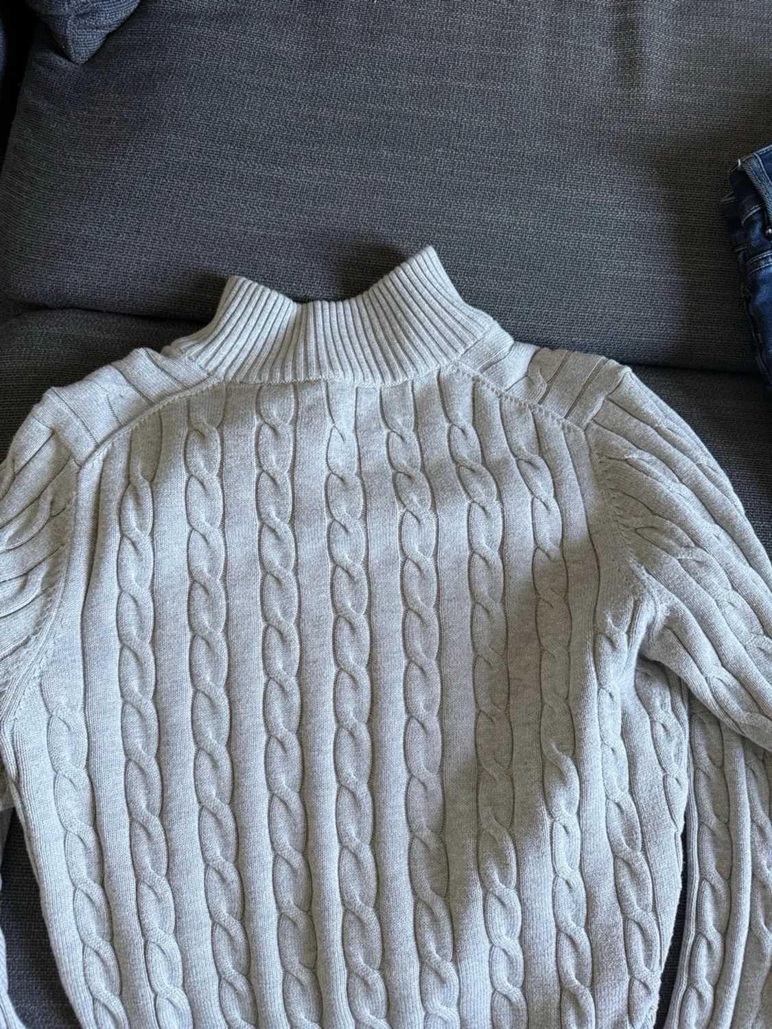 Beige kabelstickad tröja från Gant - 2