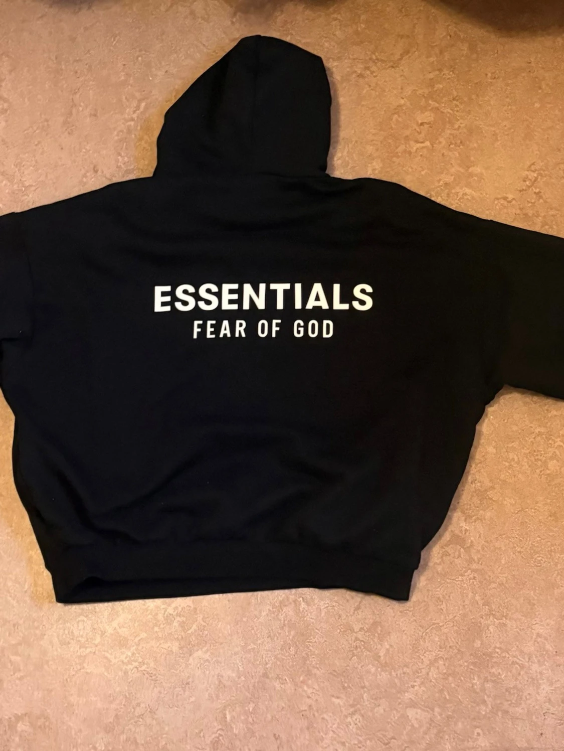 Svart Essentials Fear of God hoodie