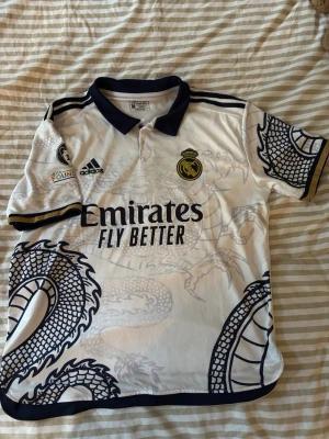 Real Madrid Adidas matchtröja  - Den är ny i storlek L 