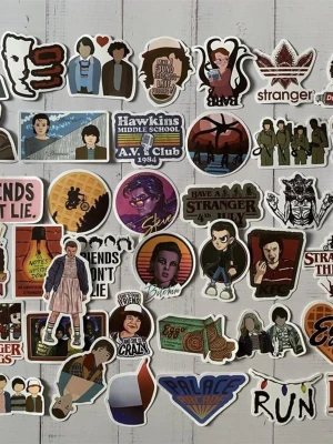 50st Stranger Things 3 klistermärken  - Vattentåliga klistermärken som inte bleknar. Lätta att av, inga rester. (#167)
