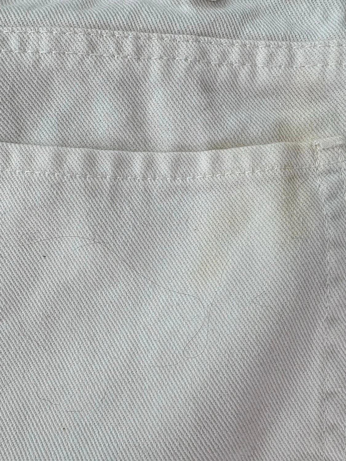 Vita jeansshorts med slitningar - 2