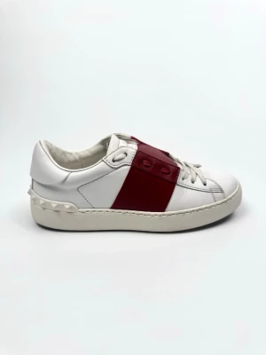 Valentino Open Sneakers - Valentino Garavani Open sneakers. Storlek 37. Skick 9/10. Nypris ca 7700kr. 100% autentiska.
