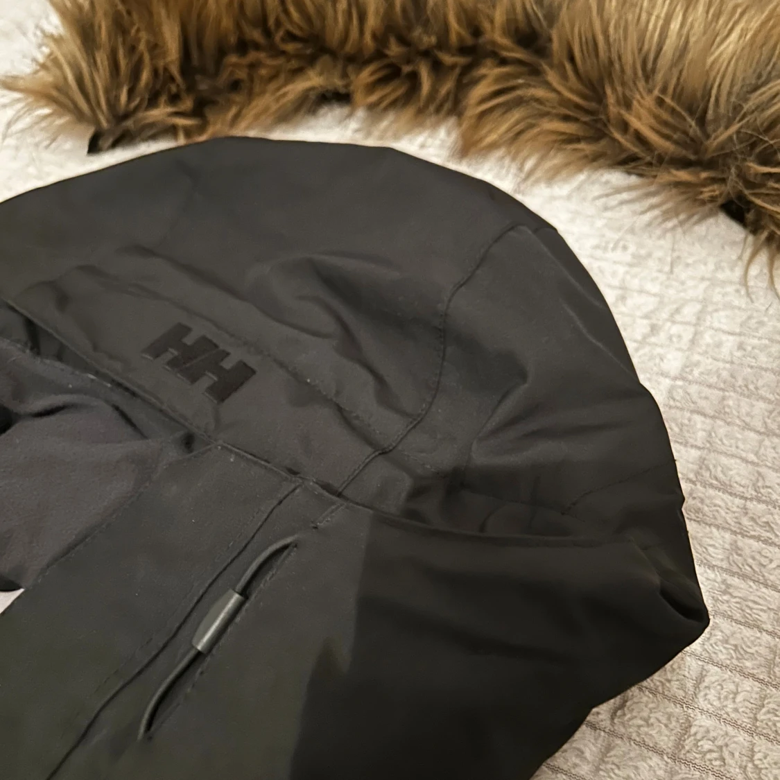 Svart parkajacka Helly Hansen S - 1