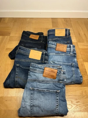 Jeans paket  - Vill du uppgradera garderoben eller börja tjäna pengar på återförsäljning? 👖✨ Nu har du chansen! Jeans i eftertraktade storlekar W30-31 L30–34, alla i mycket fint skick. Endast 100kr per par – först till kvarn!