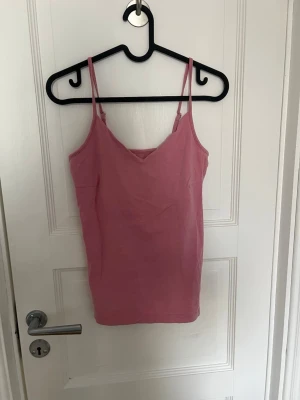 Två linnen  - Säljer två linnen från lager, säg till om ni vill köpa en separat 