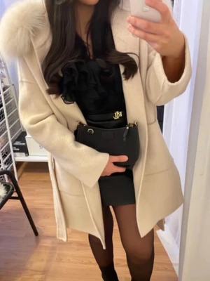 Beige kappa från femenina of sweden - strl xs, bra skick, från femenina of sweden