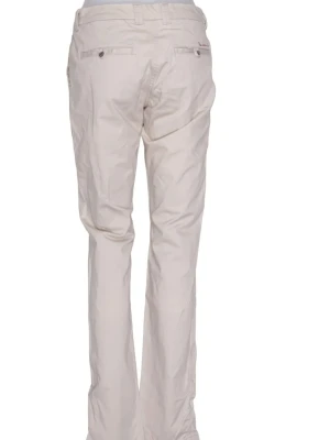 Chinos från bondelid  - Dem är i jätte bra skick. Snygga vita chinos med raka ben och klassisk passform. Byxorna har två bakfickor med knapp och bälteshällor i midjan. Perfekta för en clean och stilren look.