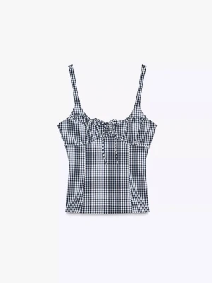 Rutig linnetopp med snörning - Supersöt rutig linnetopp från Zara med smala axelband och snörning framtill. Toppen har en figurnära passform. Aldrig använd