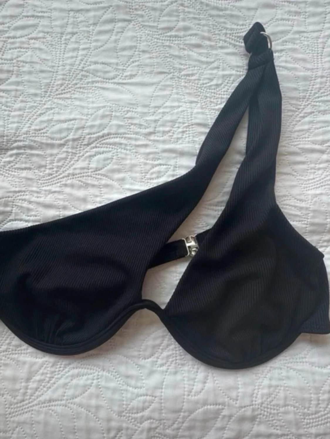 Svart bikini med unik topp som ny - 1